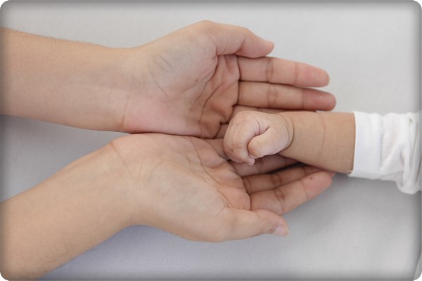 赤ちゃんの手が臭い 原因は 特別なケアは必要 Monosiri