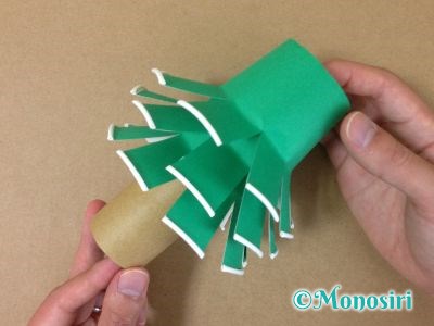 紙コップでクリスマスツリーの作り方10