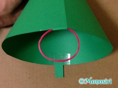 画用紙で三角帽子の作り方7