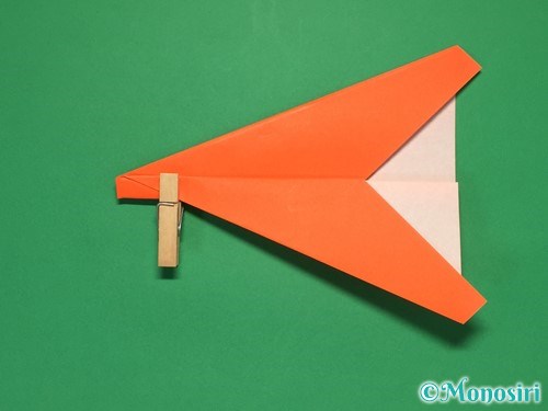 正方形の折り紙で紙飛行機の折り方11
