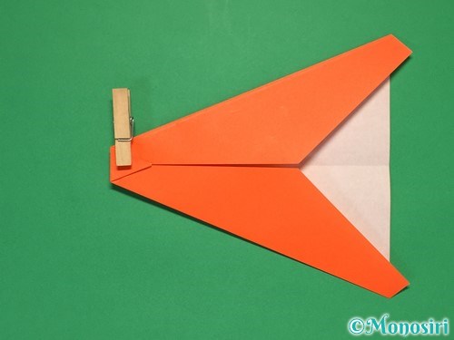 正方形の折り紙で紙飛行機の折り方7