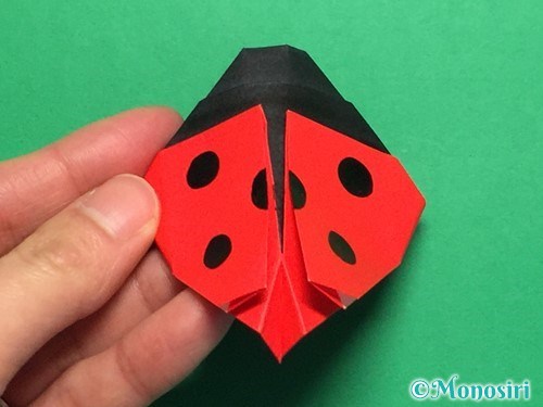 折り紙で立体的なてんとう虫の折り方手順38