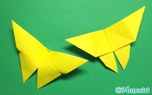 折り紙で折った蝶(ちょうちょ)