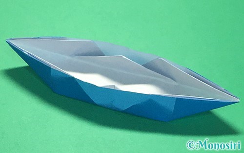 折り紙で折ったボート
