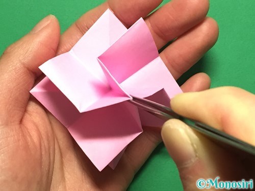 折り紙で立体的なバラの作り方手順34