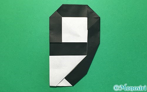 折り紙で折った数字の9