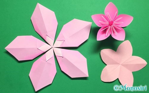 折り紙で作った桃の花