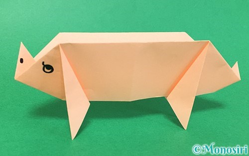 折り紙で折った立体的な豚